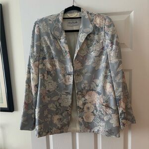 Light floral blazer in blue and beige